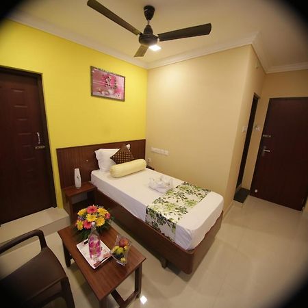 Mirage Residency Hotel Kochi Exterior photo