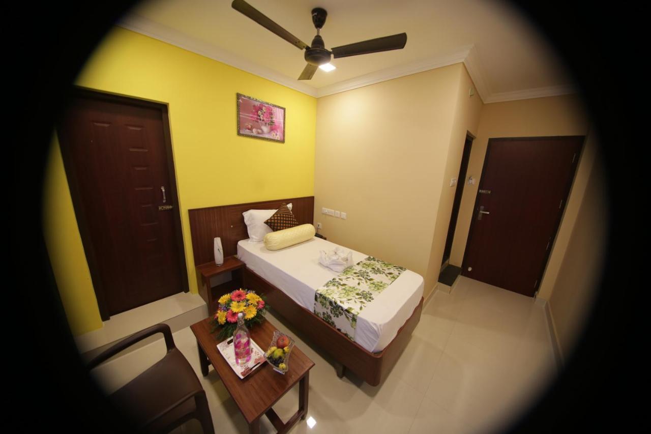 Mirage Residency Hotel Kochi Exterior photo